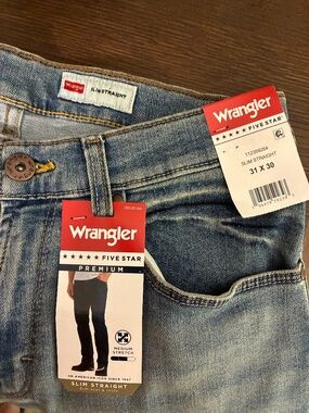 NWT Wrangler Jean - Slim Straight 31x30